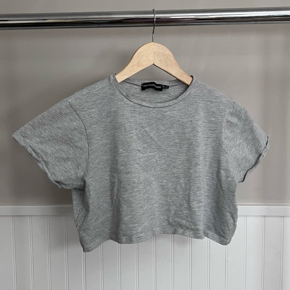 Pretty Little Thing, Medium, light grey crop shirt.